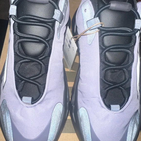 Yeezy 700 MNVN